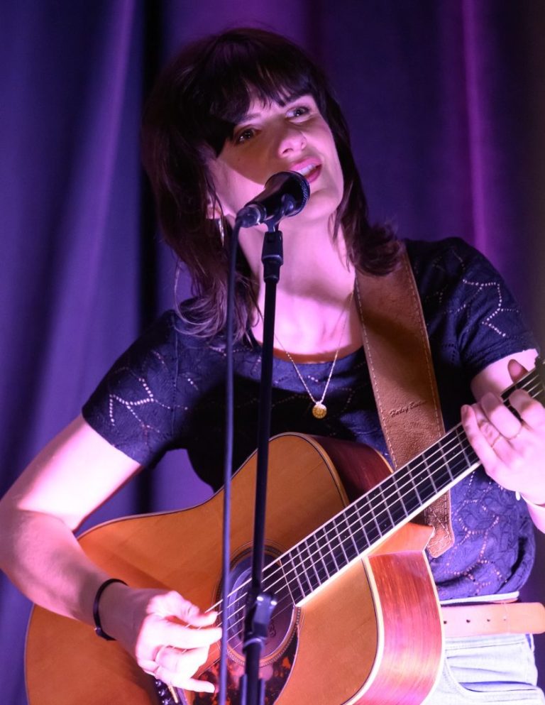 Das ist Kate Schnappschuss-Portrait von einer herzlich lachenden Kate Rena